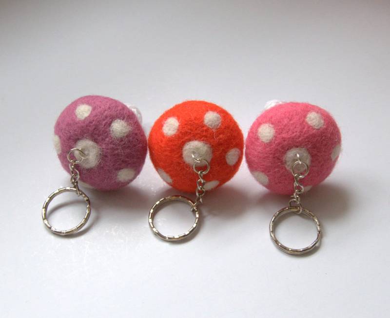 Wolle Nadelfilz Pilz Schlüsselanhänger Alice Im Wunderland Geschenk Geburtstag Hüttenkern Rosa Weiß von astashtoys