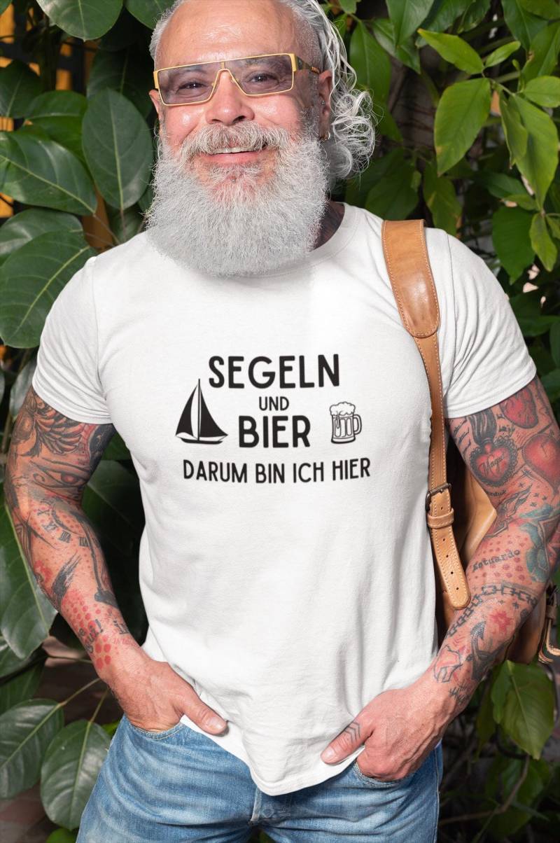 Segeln Und Bier ... T-Shirt | Unisex - Reine Baumwolle Witziges Seglershirt Geschenkidee Für Segler Segeln Und Bier ... T-Shirt | Unisex - Reine Baumwolle Witziges Seglershirt Geschenkidee Für Segler von atNaab