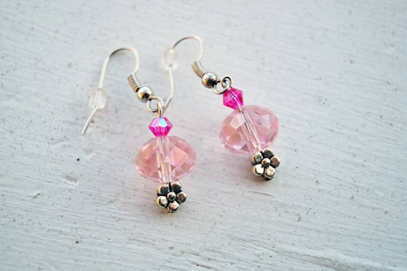 Rosa Blumeohrringe von atcreadinginthewoods