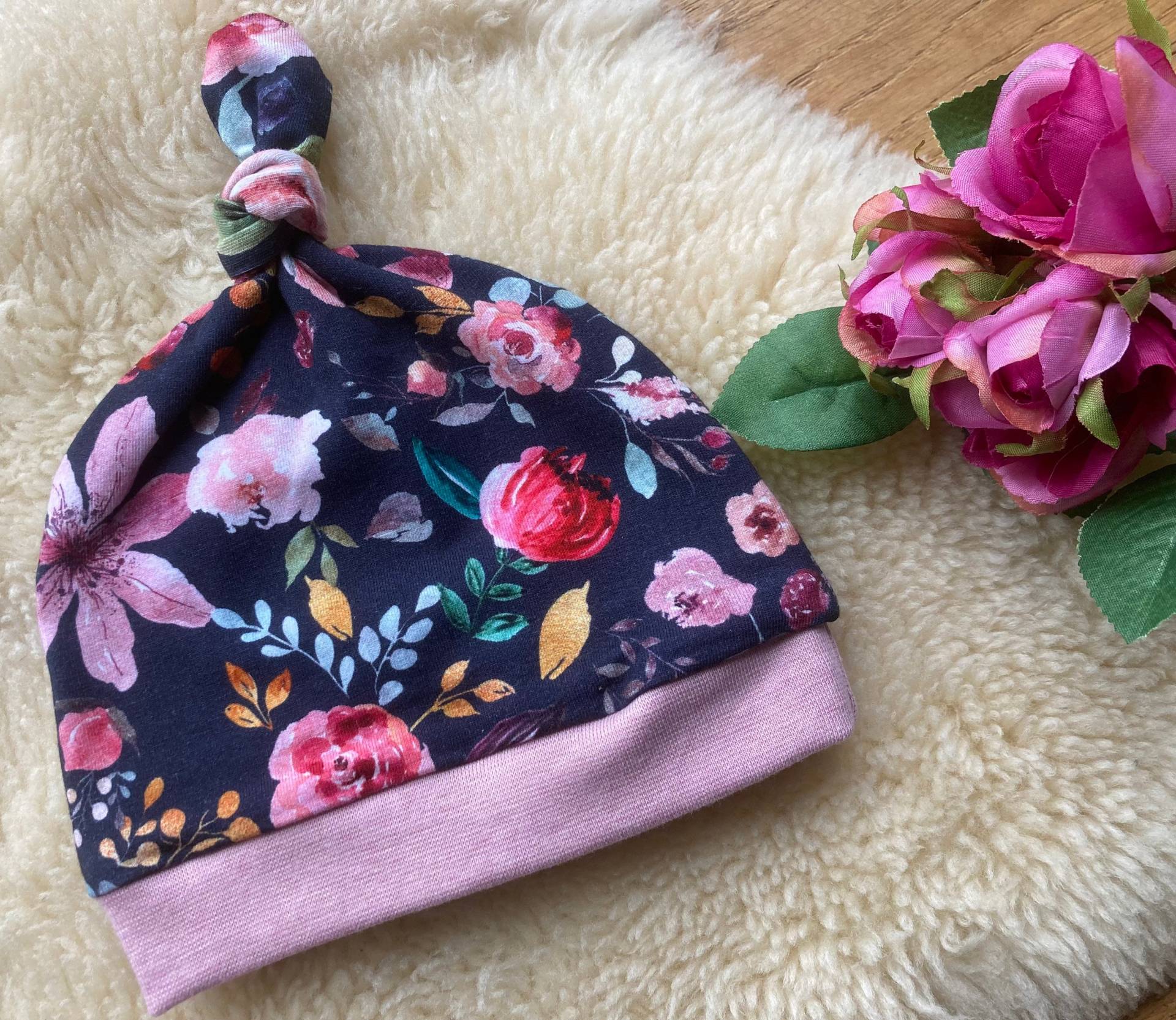Knotenmütze, Mütze Baby, Kind, Zipfelmütze, Beanie, Blumen, Jerseymütze, Jersey von atelierIZMA