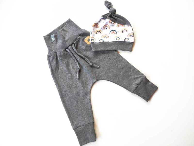 Pumphose Und Mütze, Mädchen, Regenbogen von atelierIZMA