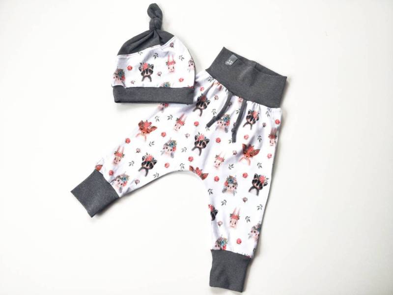 Pumphose Und Mütze, Mädchen, Waldtiere von atelierIZMA