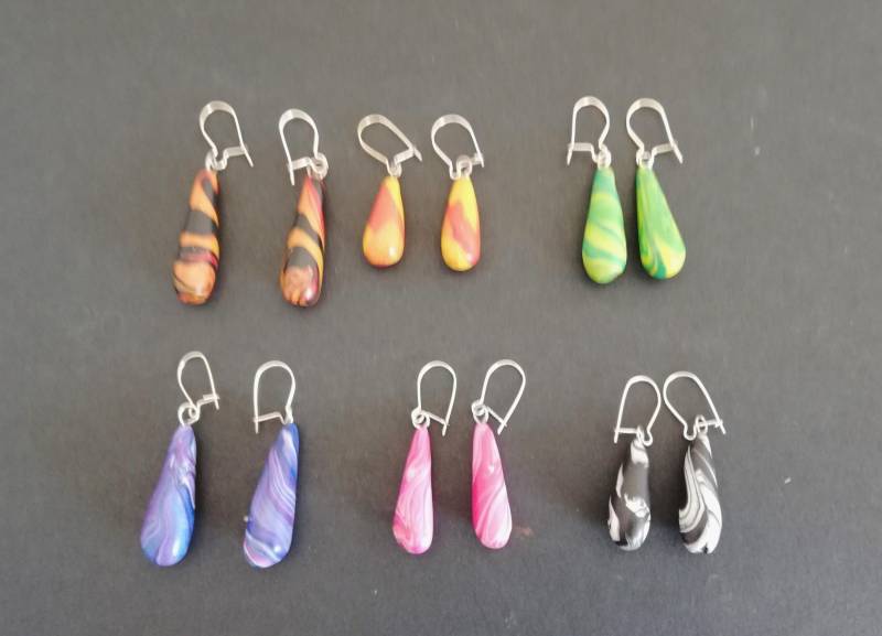 Marmorierte Fimo Kinder Hängeohrringe/Verschiedene Farben Einfache Kegelform von atelierJOKO