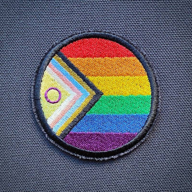 Progress Pride Lgbtqia+ Stickerei Kreisrund Symbol Regenbogen Aufnäher Patch Bio Baumwolle von atelierNAHTUNDART