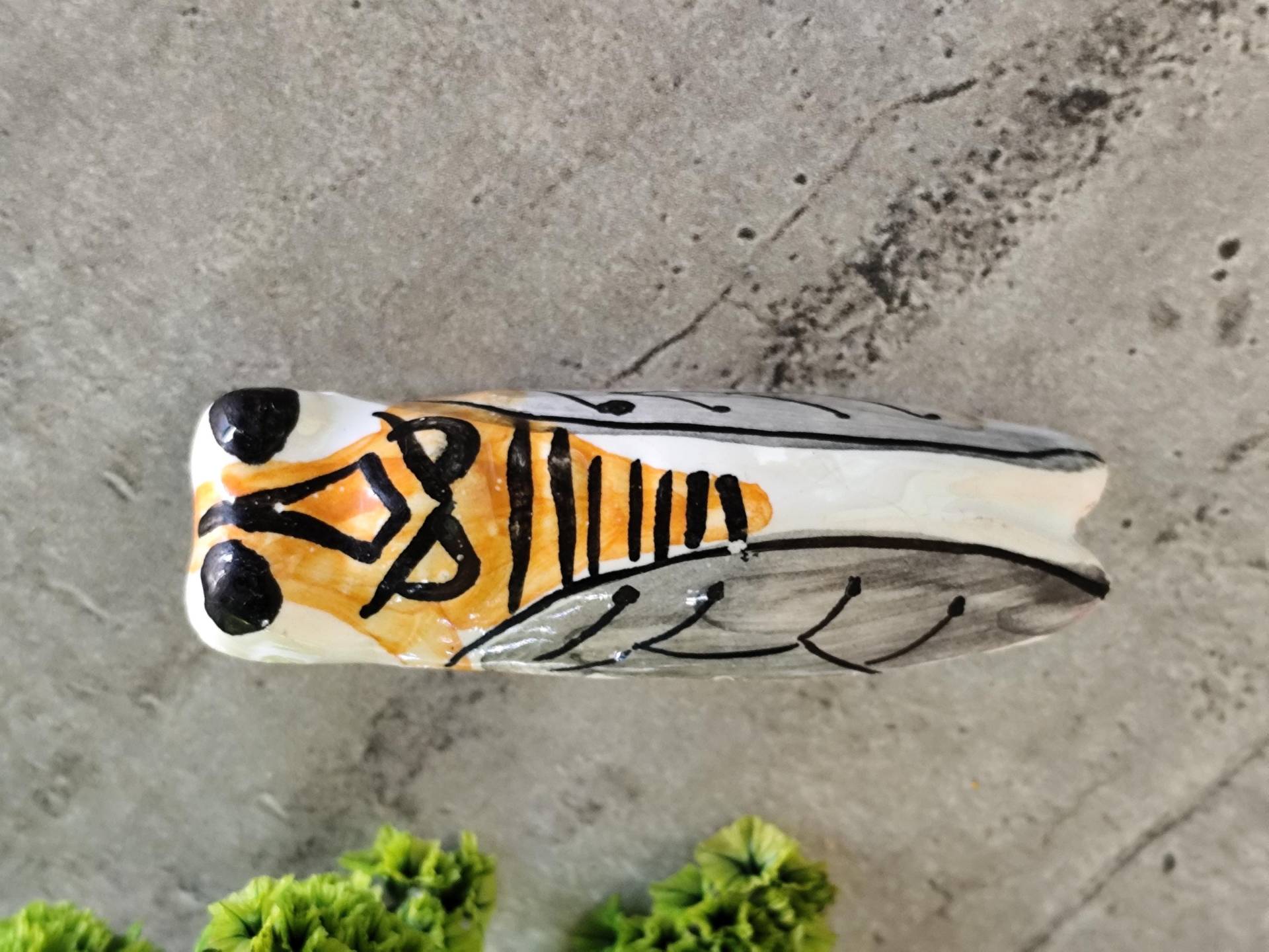 Alte Keramik Zikadenbrosche von atelierdemadamerose