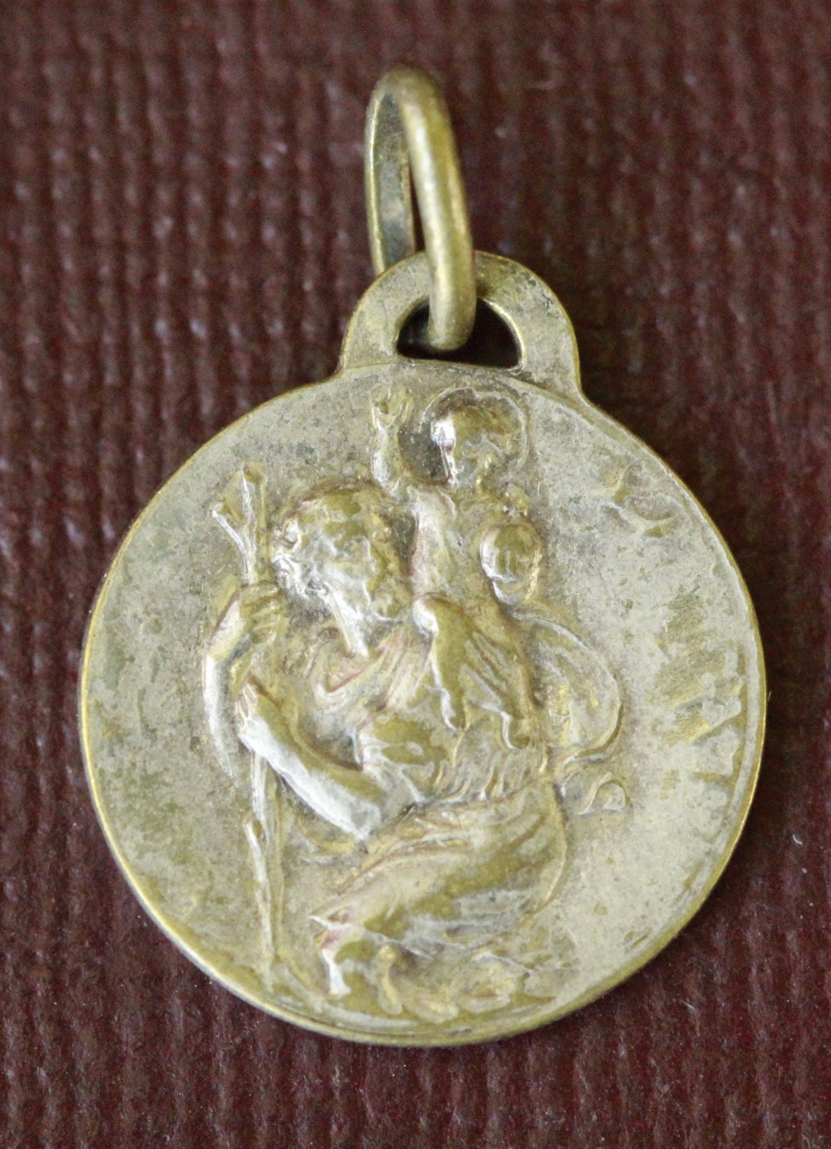 Alte Medaille Des Heiligen Christophorus Und Unserer Lieben Frau Von Lachet von atelierdemadamerose