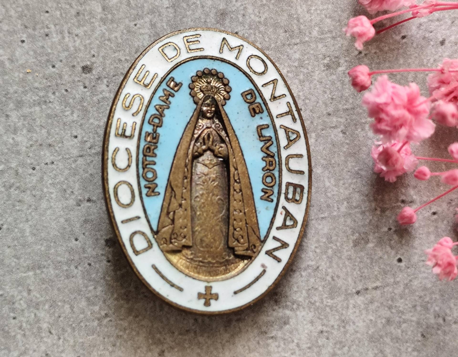 Seltene Religiöse Brosche Unserer Lieben Frau Von Livron Aus Emaille von atelierdemadamerose