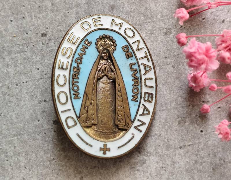 Seltene Religiöse Brosche Unserer Lieben Frau Von Livron Aus Emaille von atelierdemadamerose