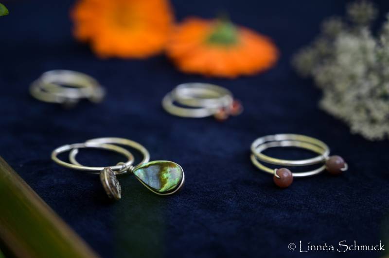 Große Creolen Aus Sterlingsilber Mit Verschiedenen Echten Halbedelsteinen Von Linnéa Schmuck von atelierlinnea