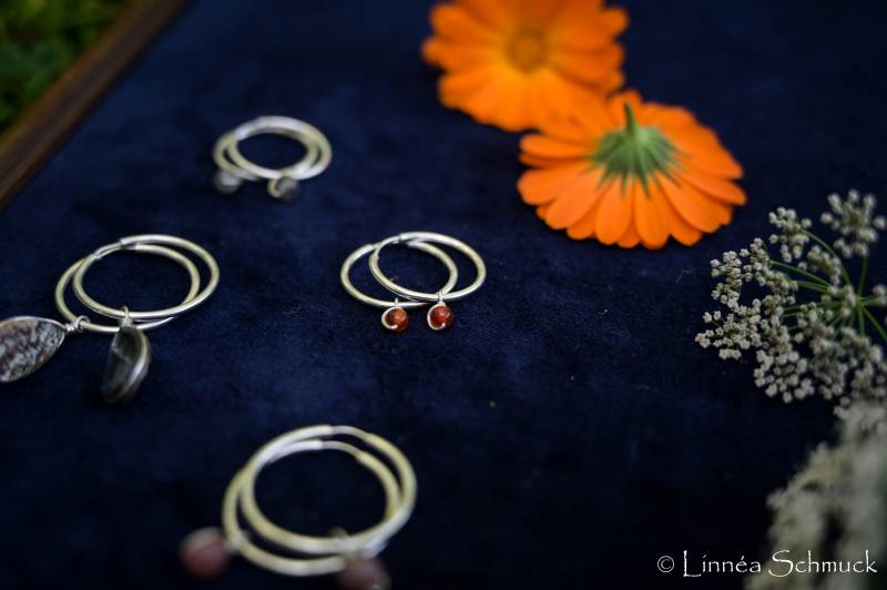 Kleine Creolen Aus Sterlingsilber Mit Verschiedenen Echten Halbedelsteinen Von Atelier Linnéa von atelierlinnea