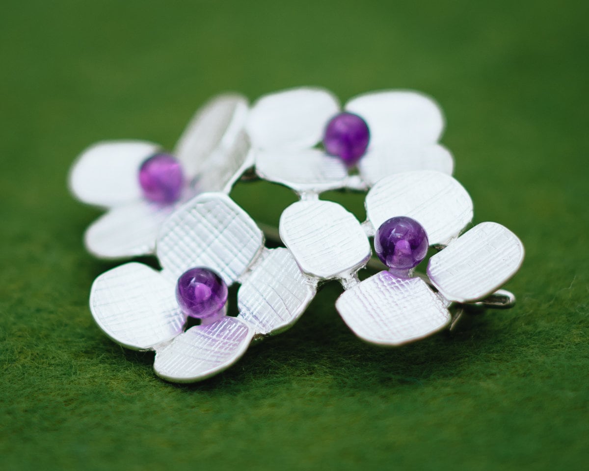 Hortensie - Brosche Silber Amethyst Lila Blume Allergiker Geeignet Anhänger Kette Schlicht Japanisch von ateliershinji