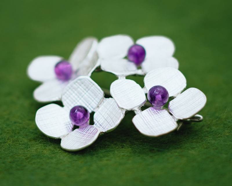 Hortensie - Brosche Silber Amethyst Lila Blume Allergiker Geeignet Anhänger Kette Schlicht Japanisch von ateliershinji