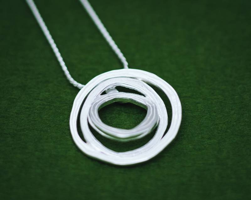 Zwiebel - Halskette Anhänger Und Kette Pflanzlich Hypoallergen Abstraktes Design Japanisch Geschenk Für Sie Freundin von ateliershinji