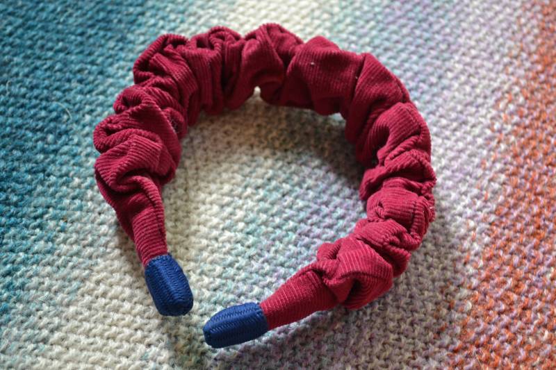 Cord Stirnband Scrunchie Krone - Kastanienbrauner Dünner Wal Kord Upcycled Rüschen Stirnband Umweltbewusstes Geschenk Dickes Burgunder Cord Stirnband Scrunchie Krone - Kastanienbrauner Dünner Wal Kord Upcycled Rüschen Stirnband Umweltbewusstes Geschenk Dickes Burgunder von atotalworkofart