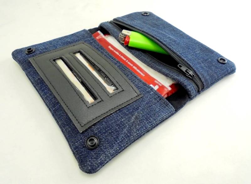 Tabakbeutel, Tabaktasche Aus Dunkelblauem Recycling-Denim Tabakbeutel, Tabaktasche Aus Dunkelblauem Recycling-Denim von aufildeSyl