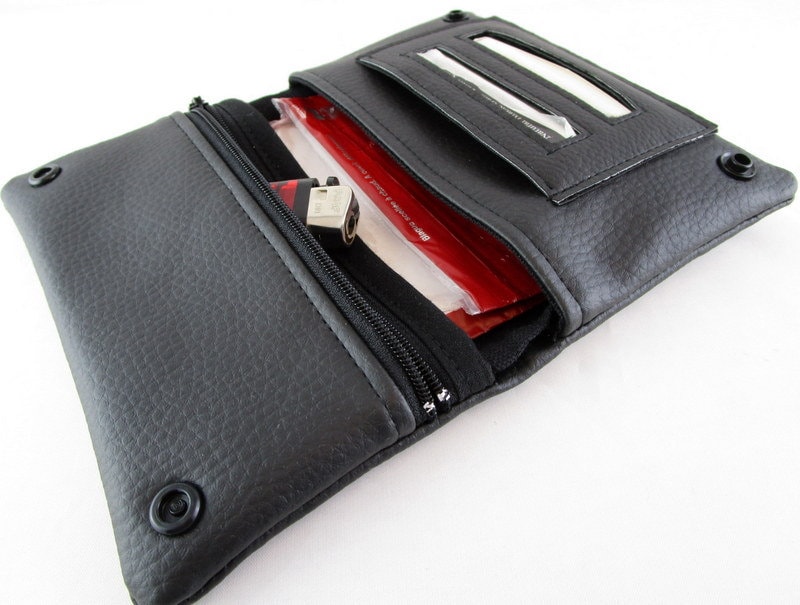Tabakbeutel, Tabaktasche Aus Mattschwarzem Kunstleder Tabakbeutel, Tabaktasche Aus Mattschwarzem Kunstleder von aufildeSyl