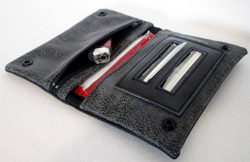 Tabakbeutel, Tabaktasche Aus Schwarzem Kunstleder Und Grauem Wildleder-Effekt-Kunstleder Tabakbeutel, Tabaktasche Aus Schwarzem Kunstleder Und Grauem Wildleder-Effekt-Kunstleder von aufildeSyl