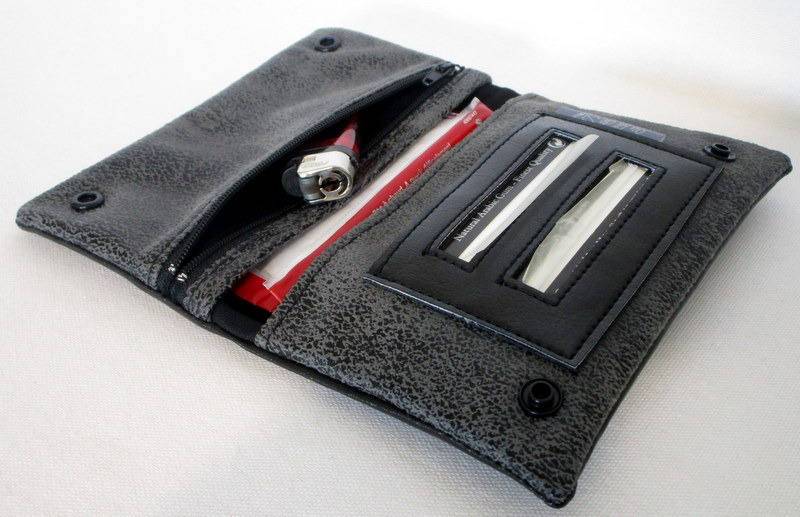Tabakbeutel, Tabaktasche Aus Schwarzem Kunstleder Und Grauem Wildleder-Effekt-Kunstleder Tabakbeutel, Tabaktasche Aus Schwarzem Kunstleder Und Grauem Wildleder-Effekt-Kunstleder von aufildeSyl