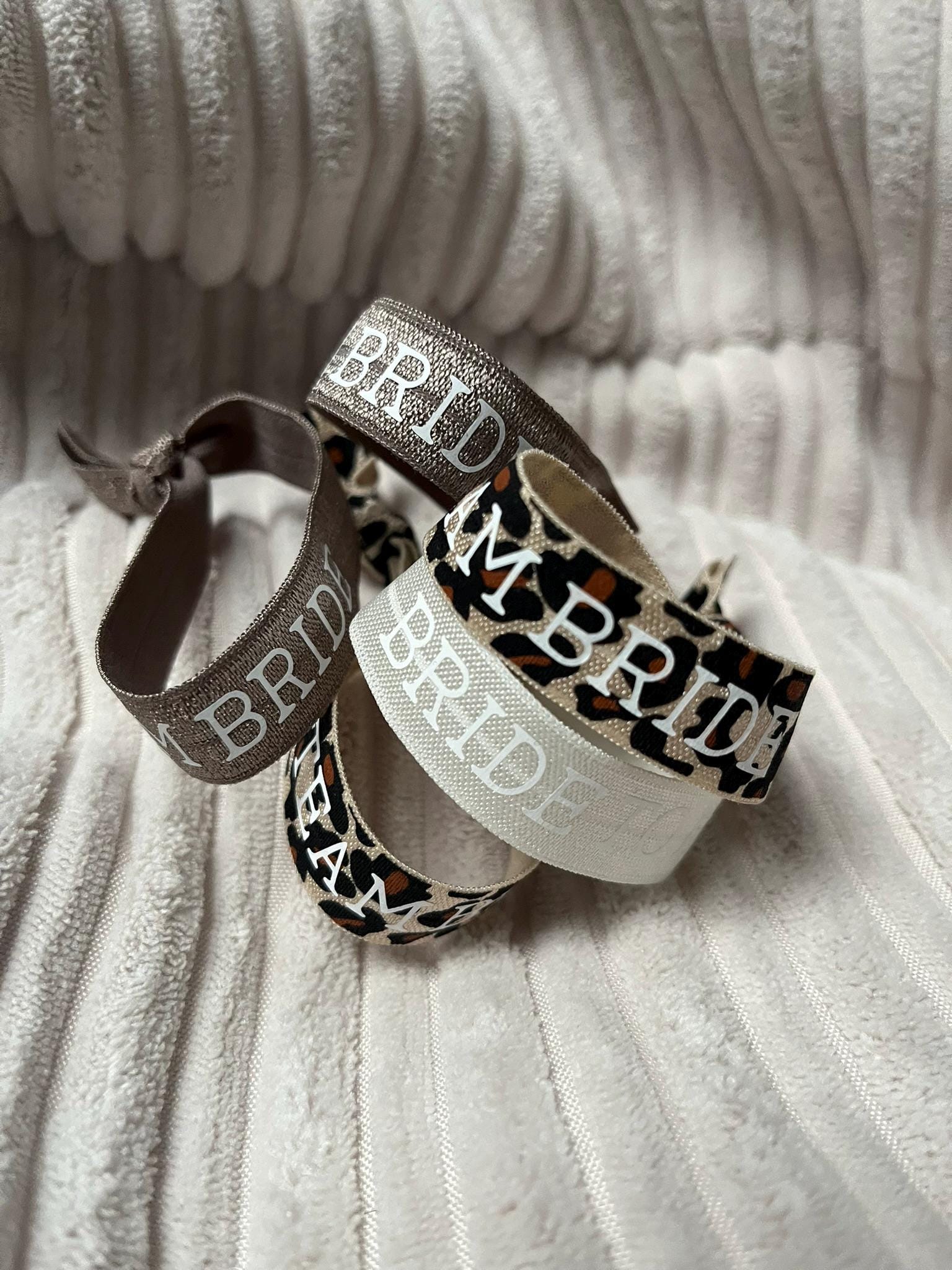 Armbänder Jga "Team Bride" + "Bride To Be" von augenblykke