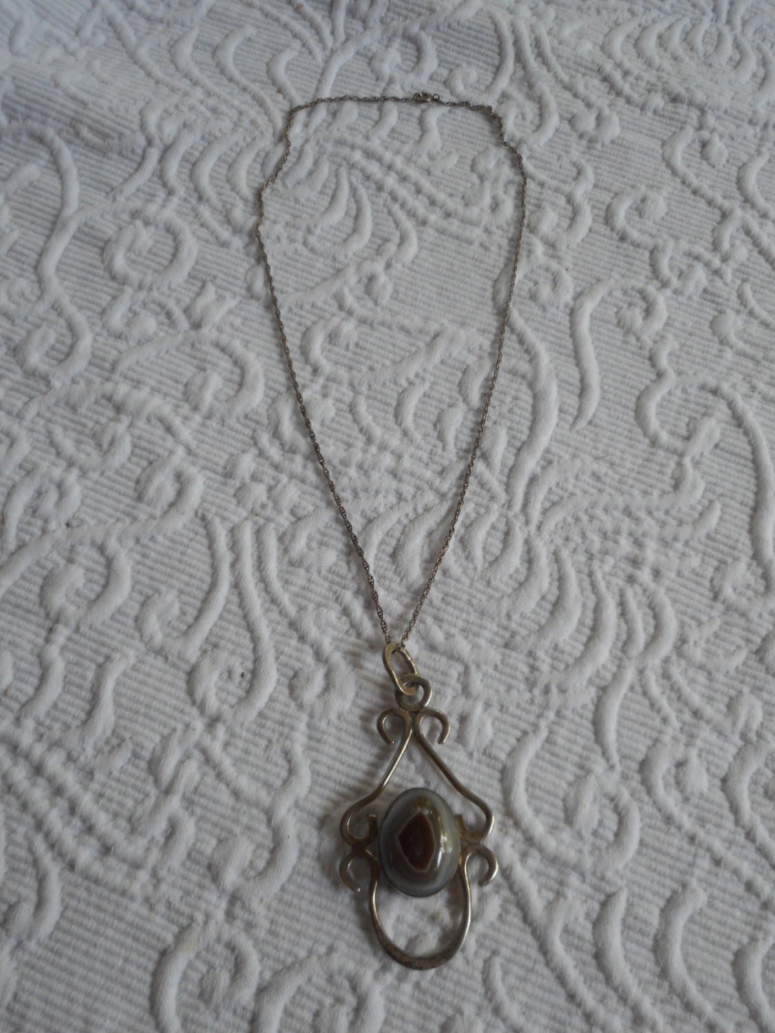 Vintage 1976 Handgemachte Sterling Silber Halskette Mit Polierten Stein-Signiert Von B.w. Goldschmied von auntflorieshouse