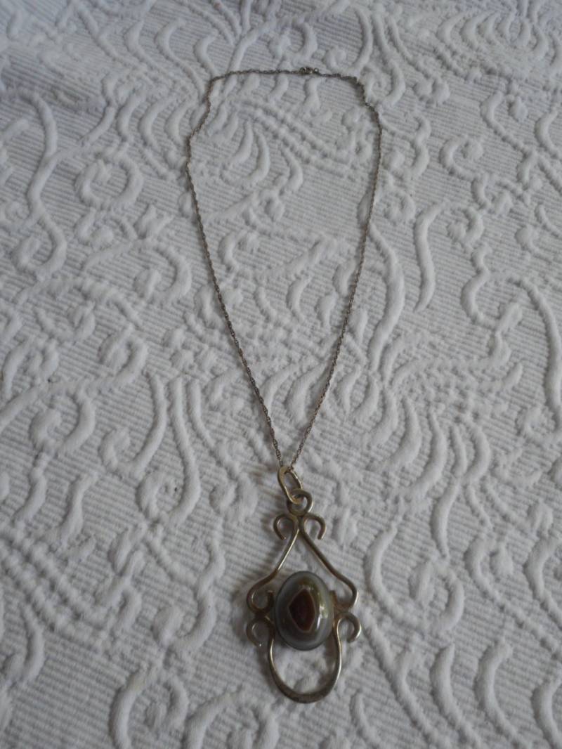 Vintage 1976 Handgemachte Sterling Silber Halskette Mit Polierten Stein-Signiert Von B.w. Goldschmied von auntflorieshouse