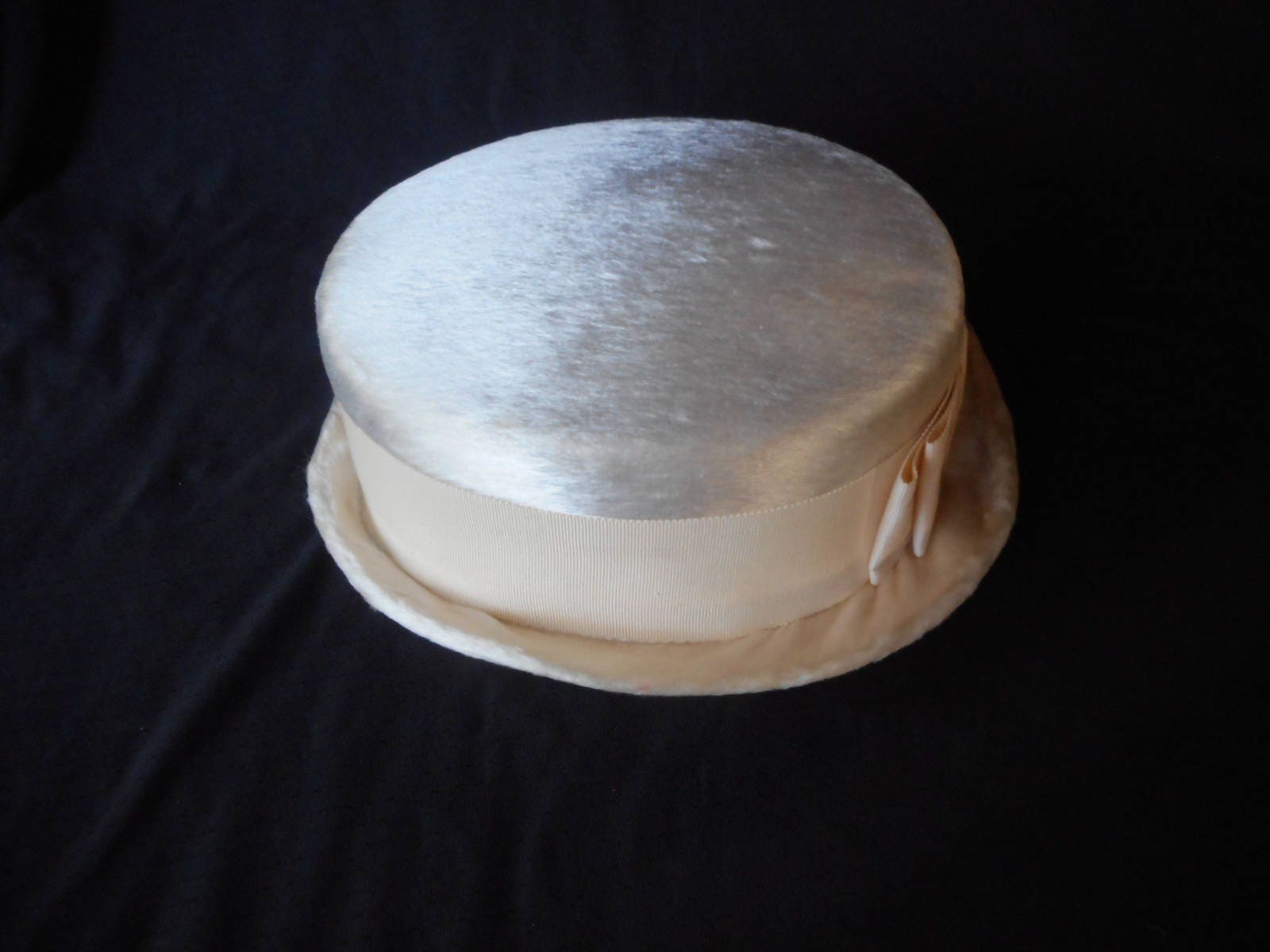 Vintage Weiße Velour Mütze-Klein/Medium-Hochzeit/Besonderer Anlass von auntflorieshouse