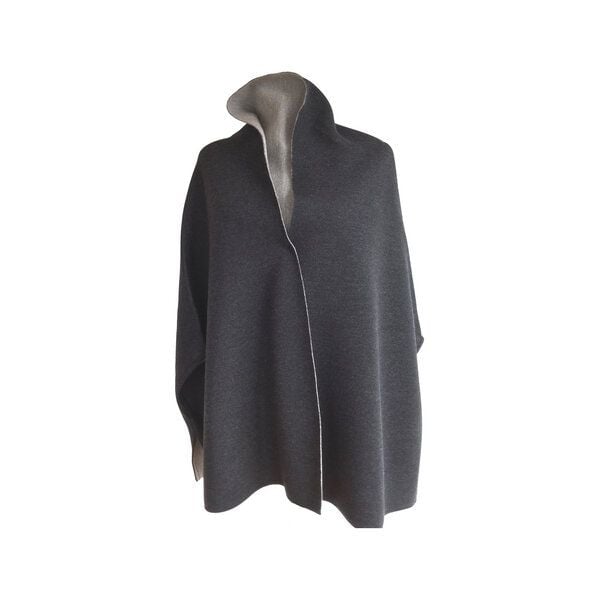 austriandesign.at MantelCape reversibel aus extrafeiner Merinowolle von austriandesign.at