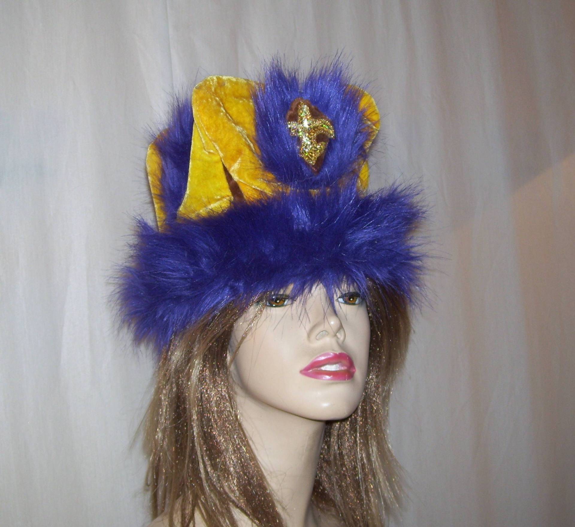 Pelzige Lila Samt Krone Goldener Fleur De Lis Fasching Hut von avantegarb