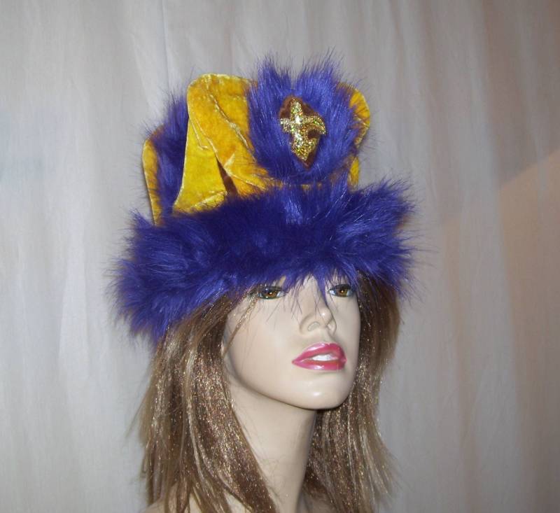 Pelzige Lila Samt Krone Goldener Fleur De Lis Fasching Hut Pelzige Lila Samt Krone Goldener Fleur De Lis Fasching Hut von avantegarb