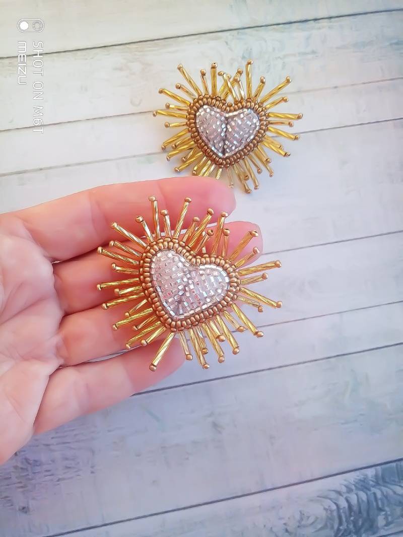 Glänzende Perlen Herz Ohrringe Puffy Silber Gold Herzen Burst Trendy Strahlende Glänzende Perlen Herz Ohrringe Puffy Silber Gold Herzen Burst Trendy Strahlende von avdmarinabeads