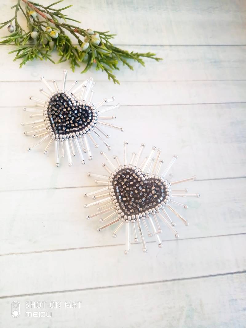 Grau Silber Herzen Ohrringe Sparkle Herz Glänzende Ohrstecker Perlen Mode Trendy Grau Silber Herzen Ohrringe Sparkle Herz Glänzende Ohrstecker Perlen Mode Trendy von avdmarinabeads