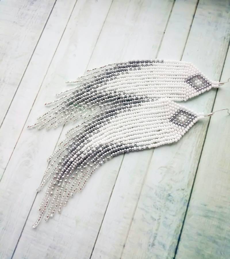 Perlen Fransen Ohrringe Weiß Silber Lange Boho Ombre Perlenschmuck Perlen Fransen Ohrringe Weiß Silber Lange Boho Ombre Perlenschmuck von avdmarinabeads
