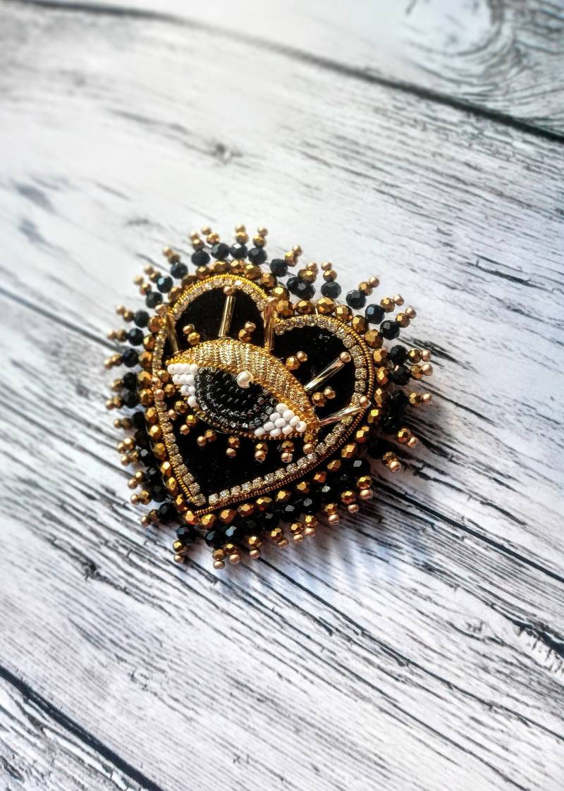 Schwarze Samt Herz Brosche Evil Eye Bestickte Schwarze Samt Herz Brosche Evil Eye Bestickte von avdmarinabeads