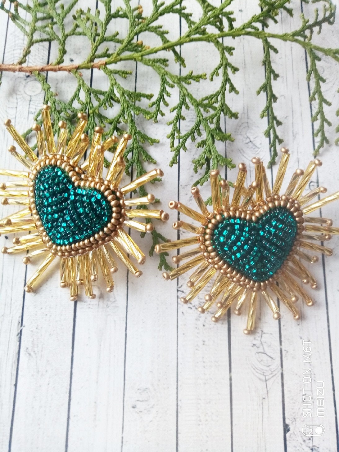 Smaragd Leuchtende Perlen Herzen Ohrringe Puffy Strahlende Herz Burst Trendy Smaragd Leuchtende Perlen Herzen Ohrringe Puffy Strahlende Herz Burst Trendy von avdmarinabeads