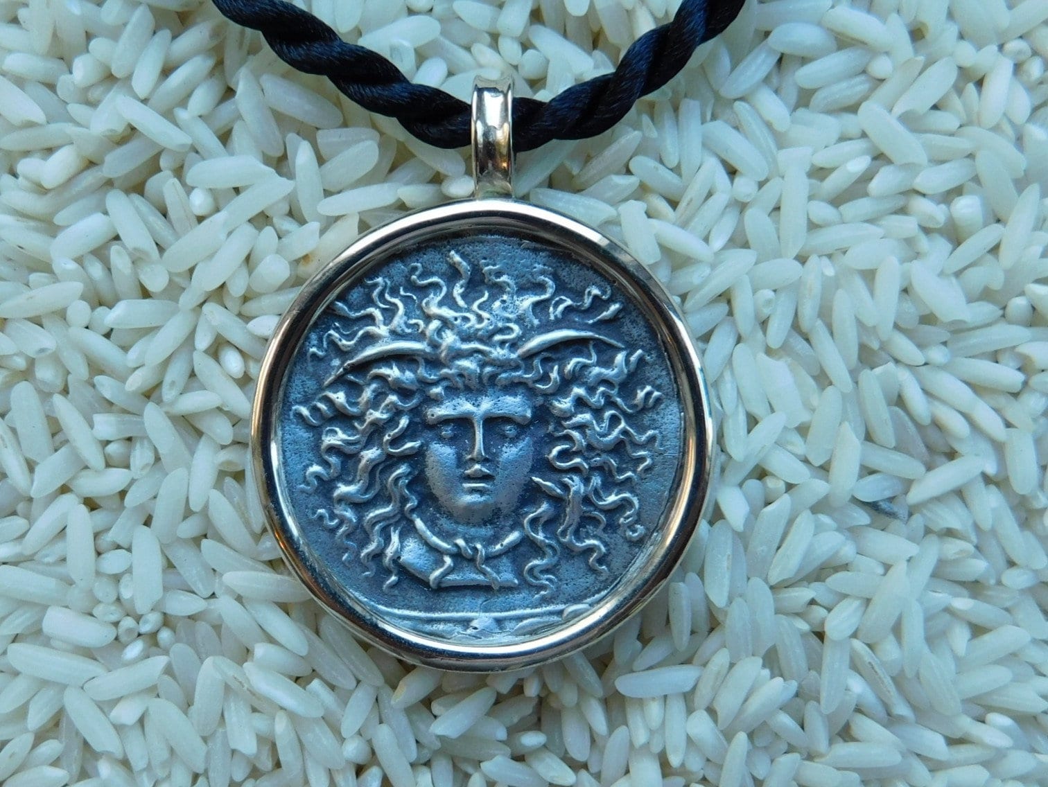 14K/sterling Silber Medusa Anhänger von averidesigns