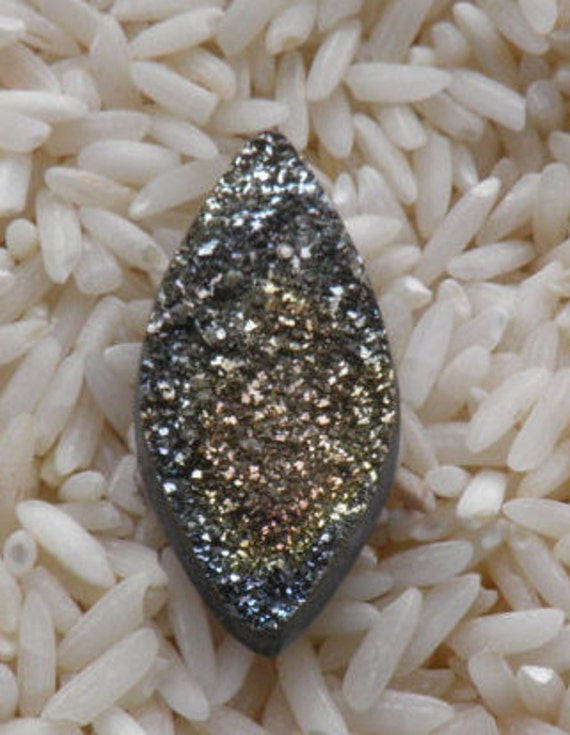 Natürliches Gold Druse Cabochon Natürliches Gold Druse Cabochon von averidesigns