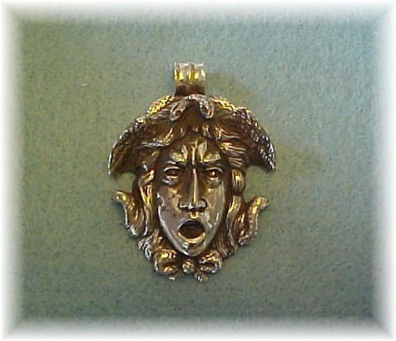 Schwerer Sterling Silber Medusa Anhänger Schwerer Sterling Silber Medusa Anhänger von averidesigns
