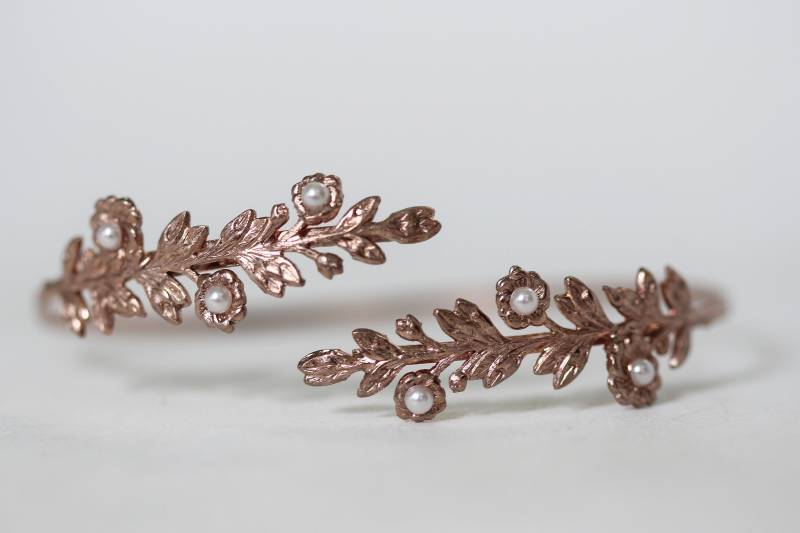 Rabatt Blüte Blumenstrauß Floral Arm Armband Blooming Gold Wrap Draht Goldene Band, Verstellbare Handgemachte Perlen Braut Manschette Fee von avigailadam