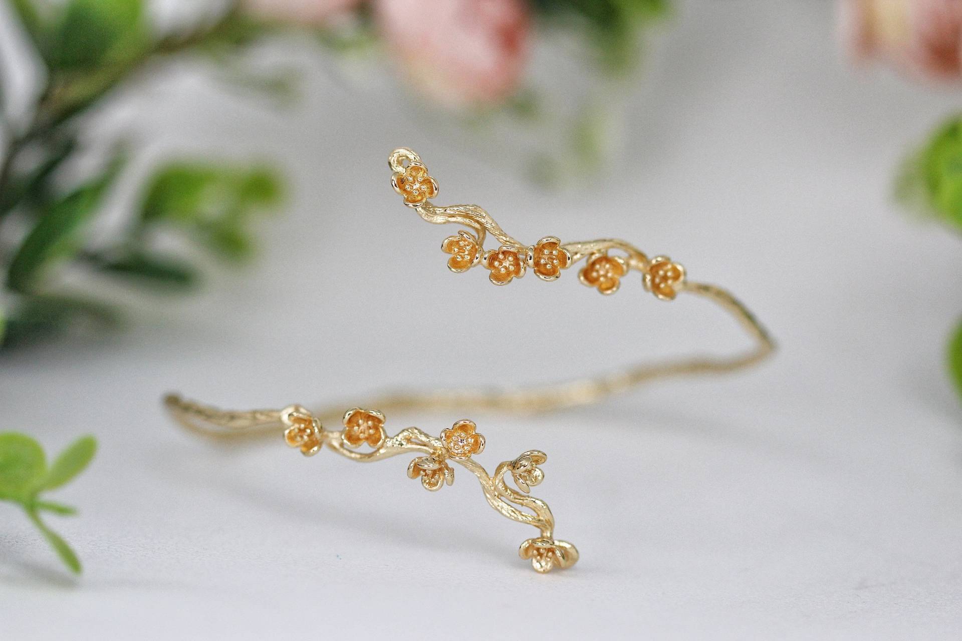 Sakura Kirschblüte Armband Floral Natur Inspiriert Zierliche Blumen Handgemacht Brautschmuck Gold Zweig Hochzeit Boho Arm Band von avigailadam