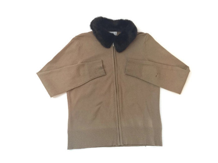 Verkauft Vintage Braun Zip Up Cardigan Mit Fellkragen Verkauft Vintage Braun Zip Up Cardigan Mit Fellkragen von avintagecamper