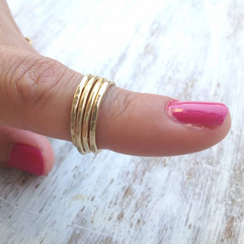 Goldring, Einfachen Ring, Knöchelring, Schlichter Gehämmert Gold Stapelring, Ring Für Frauen Goldring, Einfachen Ring, Knöchelring, Schlichter Gehämmert Gold Stapelring, Ring Für Frauen von avnisme