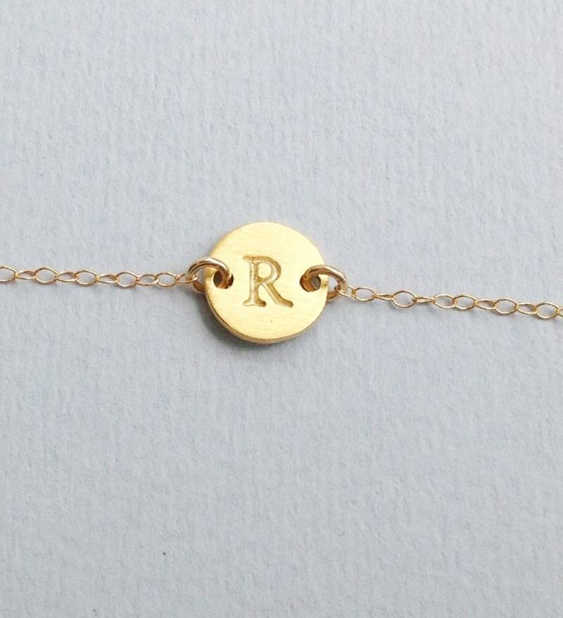 Initial Halskette Gold, Winzige Buchstaben Scheibe, Erste Schmuck von avnisme