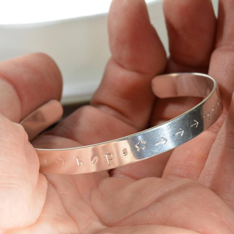 Personalisiertes Manschettenarmband, Freundschaftsarmband, Armreif, Armband Aus Sterlingsilber Oder Gold Gefüllt, Personalisiertes Geschenk Personalisiertes Manschettenarmband, Freundschaftsarmband, Armreif, Armband Aus Sterlingsilber Oder Gold Gefüllt, Personalisiertes Geschenk von avnisme