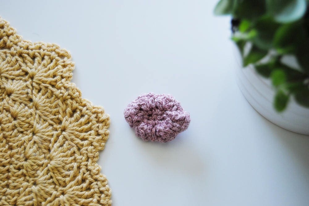 Gehäkelte Wolke Brosche, Amigurumi Wolke, Weihnachtsgeschenk, Kawaii, Süße Glitzer Rosa, Versandfertig Gehäkelte Wolke Brosche, Amigurumi Wolke, Weihnachtsgeschenk, Kawaii, Süße Glitzer Rosa, Versandfertig von avoiretc