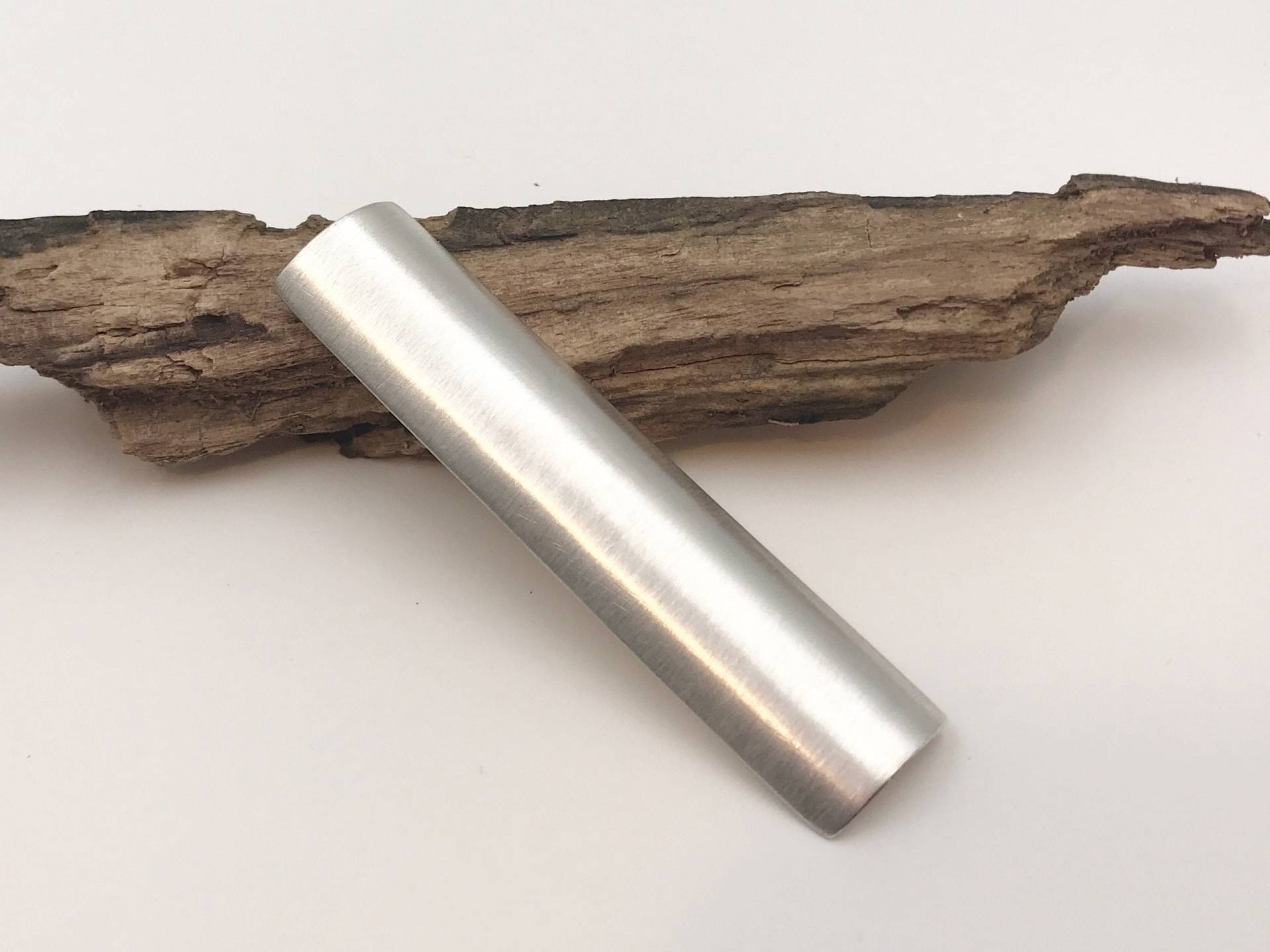 Silberbrosche, Länglich, Seitlich Konvex Getrieben, 925Er Silber, Unikatschmuck, Damengeschenk, Handarbeit, Edel, Schmucketui, Schließe, Schlicht von awschmuckart