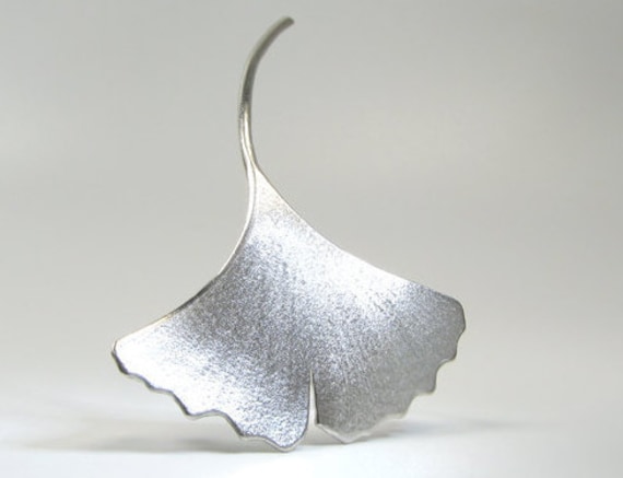Silberbrosche Gingko, Gingkobrosche, Gingkoblatt, Handarbeit, Anstecknadel, Unikat, Naturschmuck, Silberschmuck, Frauen von awschmuckart