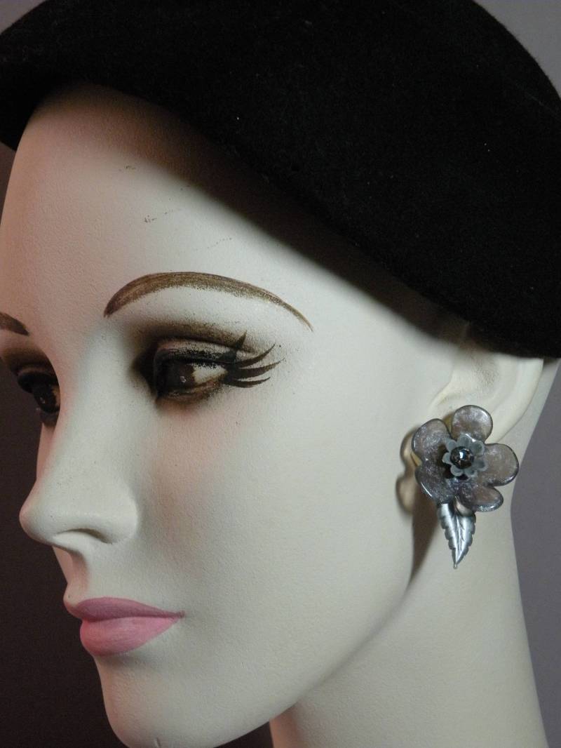 Graue Blumen Ohrringe von aylacreations