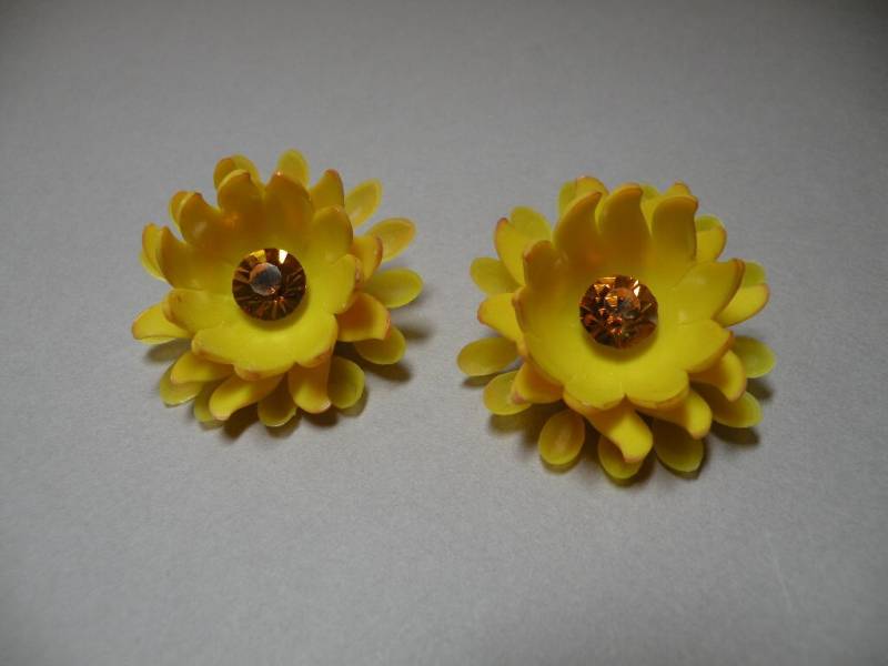 Jonquil Strass & Vintage Kunststoff Ohrringe von aylacreations