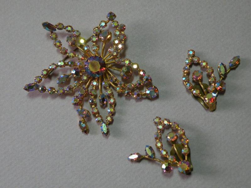 Vintage Bernstein Iris Brosche & Ohrringe Set von aylacreations