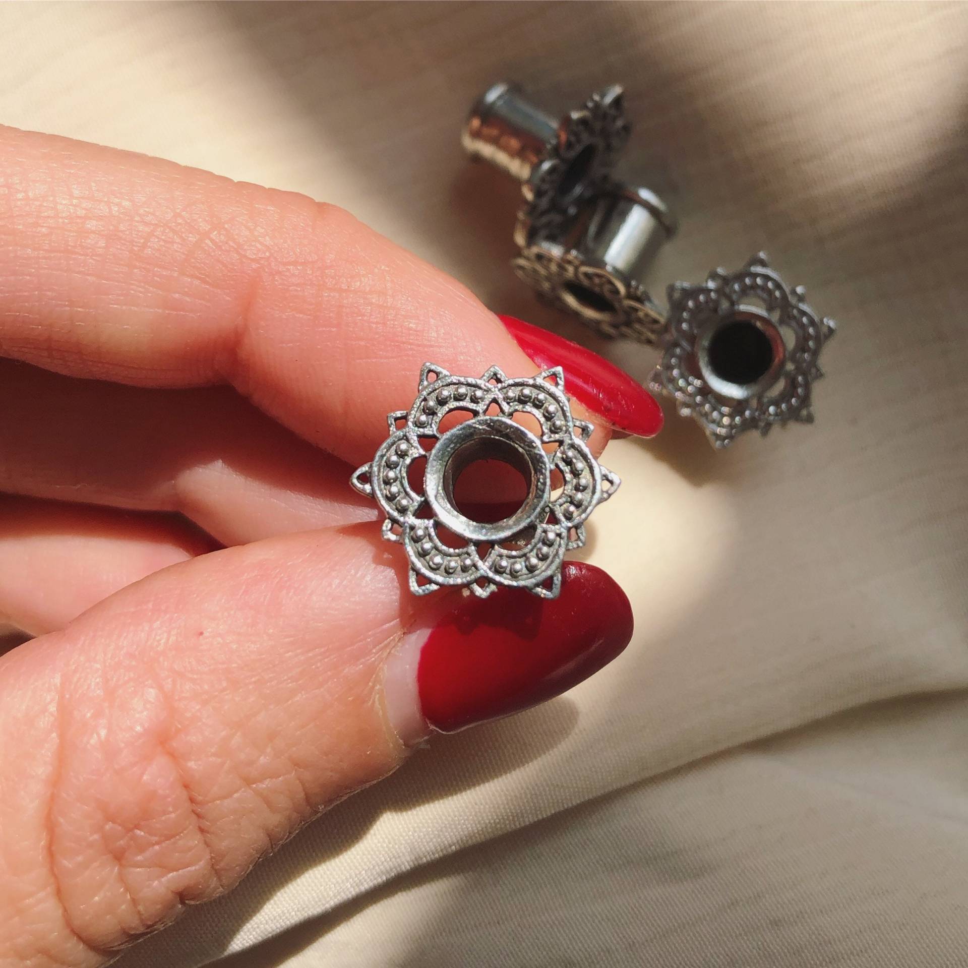 Lotus Blume Tunnel - Einzeln Verkauft Ohrtunnel Silber Farben Ohr Plug Ohrstecker von aywawear